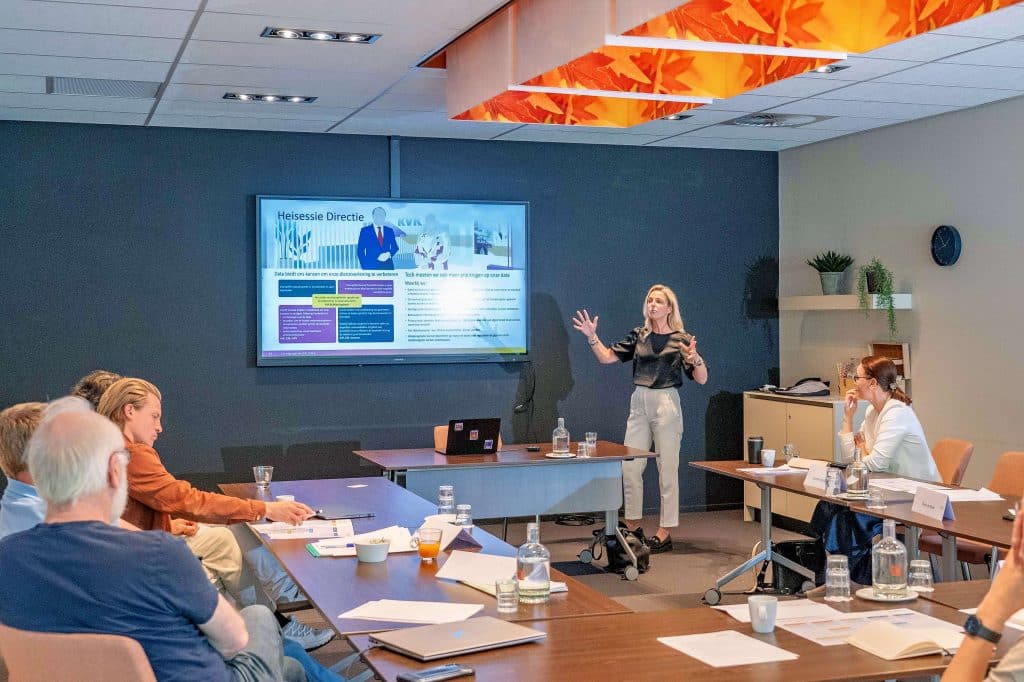 In haar gastbijdrage aan de Deltiq CDO Masterclass beschrijft Vanessa Visser hoe zij binnen de Kamer van Koophandel de rol van Chief Data Officer heeft gecreëerd en deze heeft ontwikkeld tot een directiefunctie. Ze bespreekt ook hoe ze organisch een afdeling heeft opgezet en deze continu doorontwikkeld.