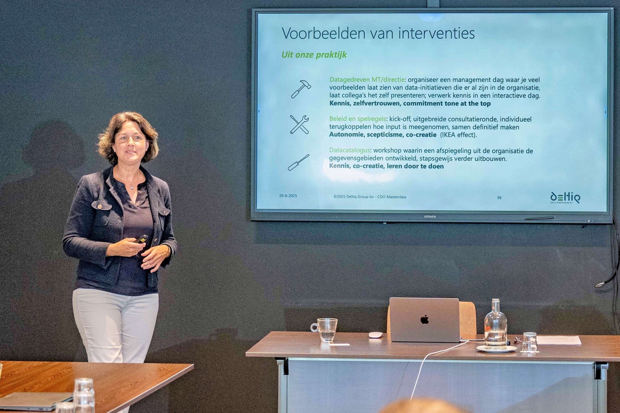 Docent Miriam Gibbs tijdens de door Deltiq georganiseerde CDO Masterclass.